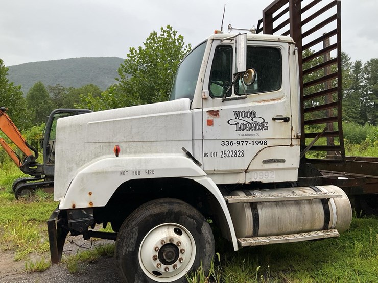 #141-•-1988-freightliner-log-truck-image-21