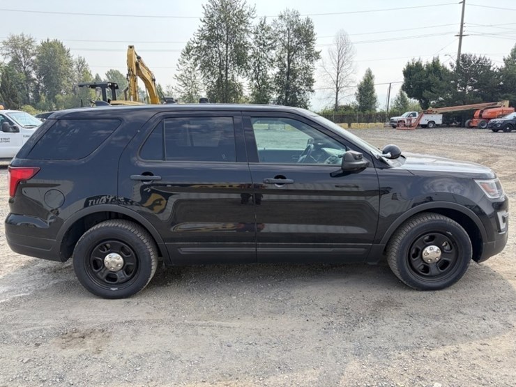 2018-ford-explorer-image-3
