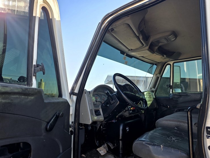 2015-international-durastar-4300-image-9