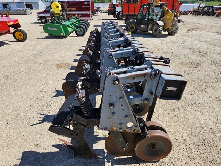 #80-•-hiniker-3pt-8-row-30"-cultivator-image-6