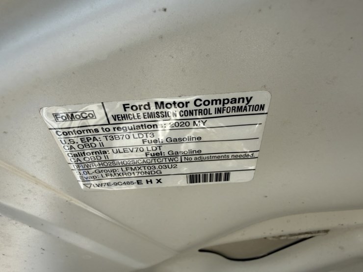 2020-ford-explorer-image-16