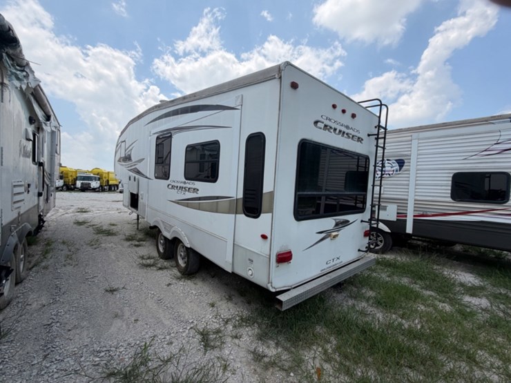 2011-crossroads-cruiser-ctx-fifth-wheel-image-6