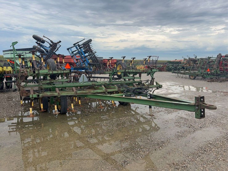 john-deere-field-cultivator,-c-shank,-5-bar-harrow,-25ft-image-2