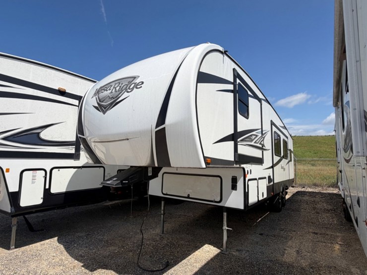 2019-highland-ridge-mesa-ridge-lite-fifth-wheel-image-1