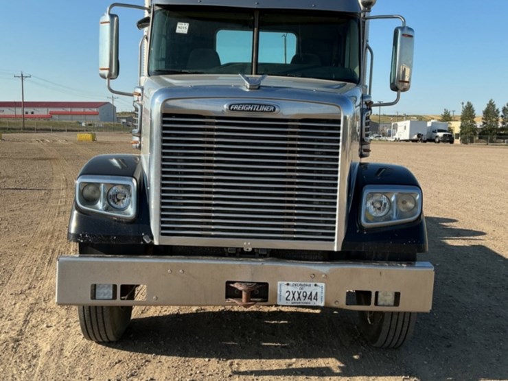 2015-freightliner-coronado-122-sd-image-2