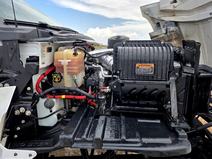 2022-chevrolet-silverado-5500hd-image-19