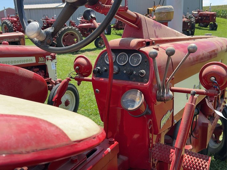 1957-farmall-350-image-15