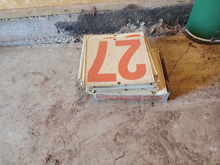 7up-crate-and-fuel-price-signs-image-2