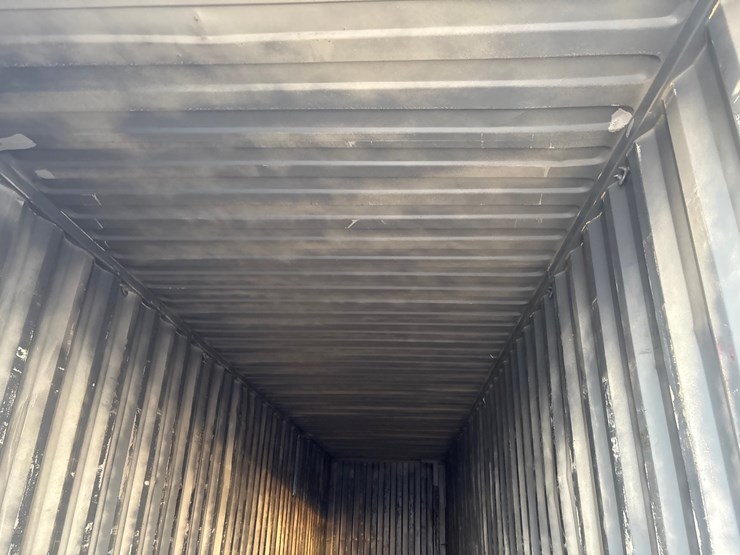 #1235-•-40ft-shipping-container-image-4