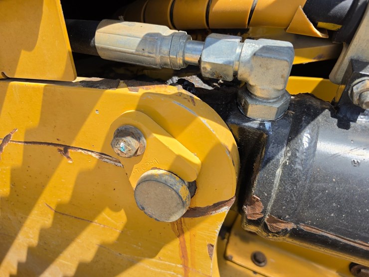 2016-caterpillar-d6k2-lgp-image-90