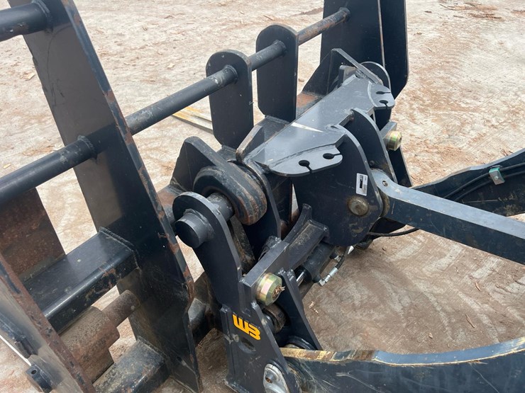 2020-deere-344l-image-21