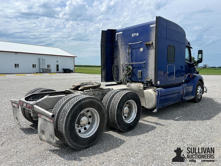 2019-peterbilt-384-image-5