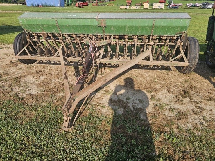 john-deere-grain-drill-image-1