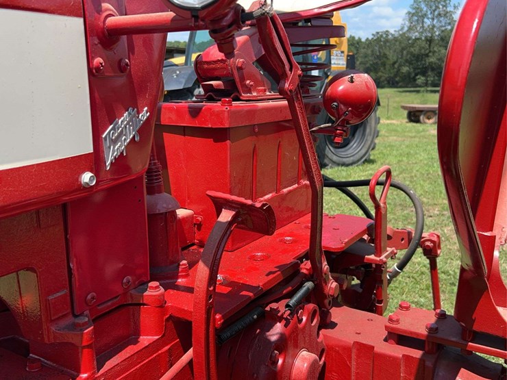 1957-farmall-350-image-11