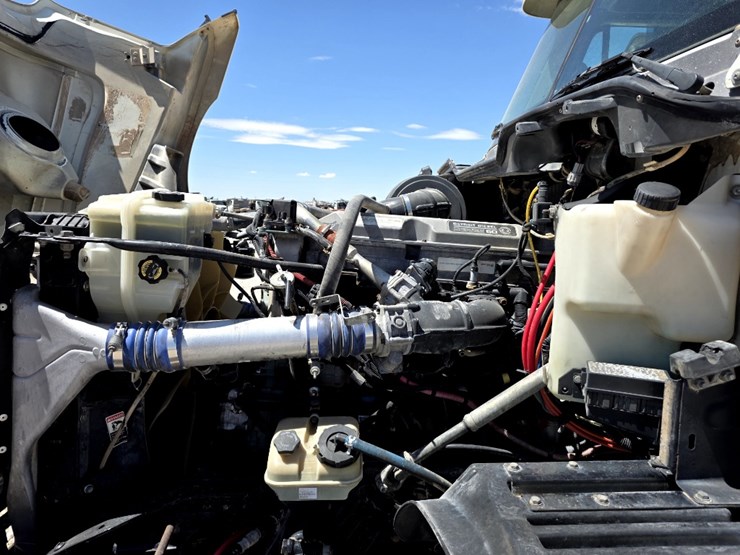 2008-freightliner-columbia-120-image-12