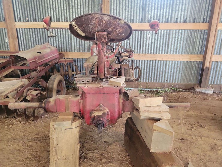 farmall-h-parts-tractor-image-2