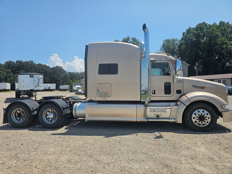 2015-peterbilt-386-image-17