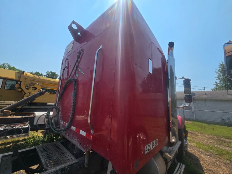 2003-freightliner-columbia-120-image-10