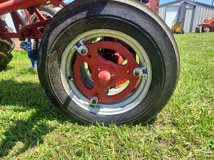 1947-farmall-b-with-mounted-cultivator-image-10