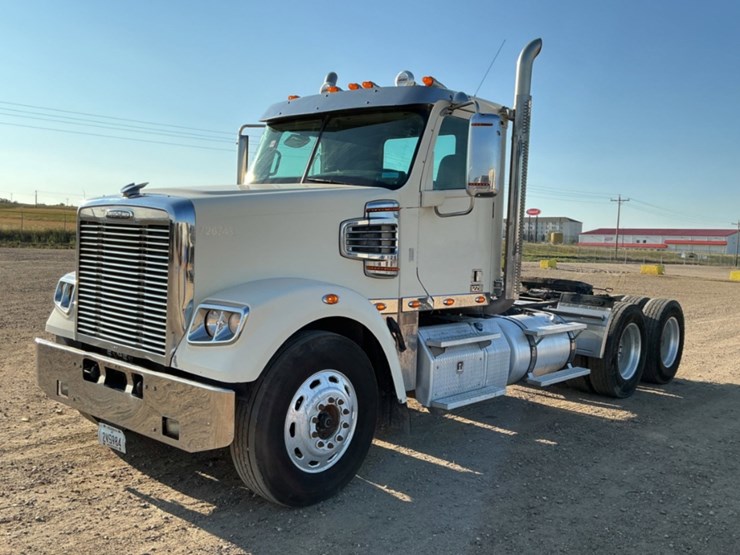 2015-freightliner-coronado-122-sd-image-1