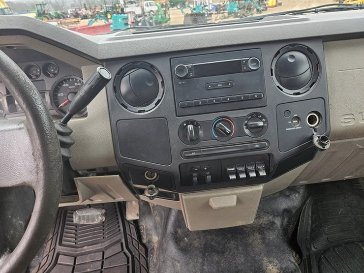 2009-ford-f550-image-27