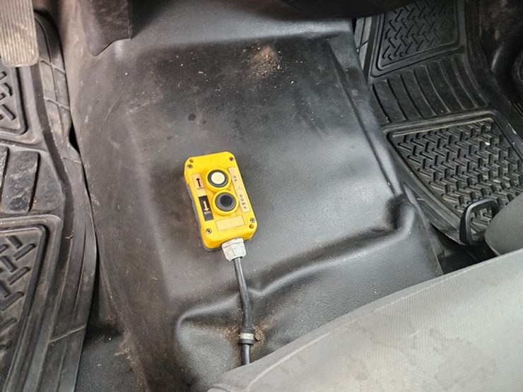 2016-chevrolet-3500-image-22
