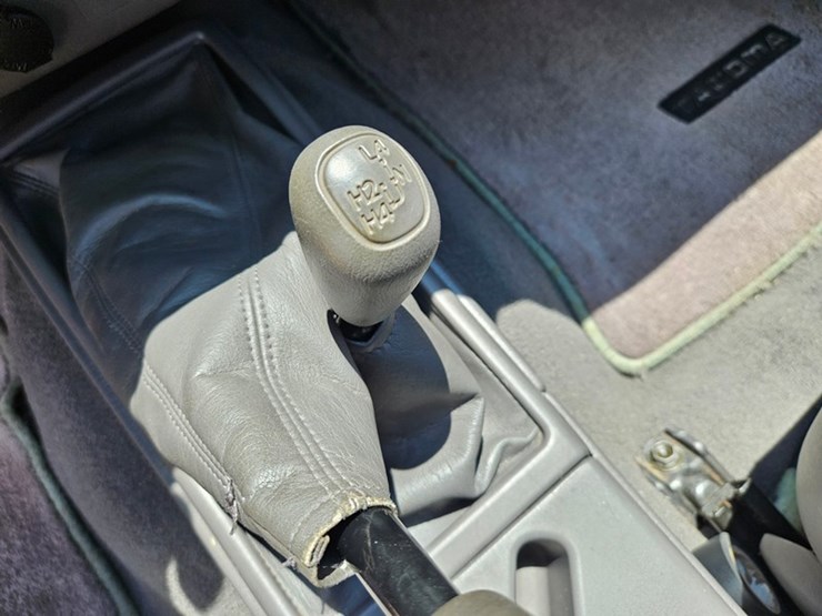 #25-•-2002-toyota-4x4-pickup-truck-image-29