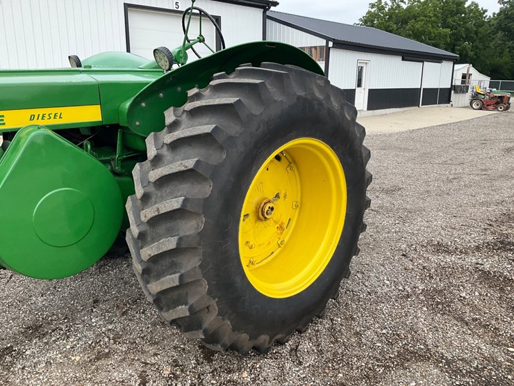 1957-john-deere-820-image-18