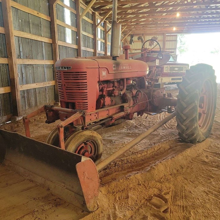 Farmall M with Servis Blade