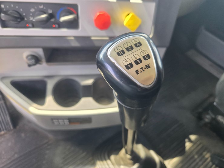 2017-freightliner-122sd-image-51