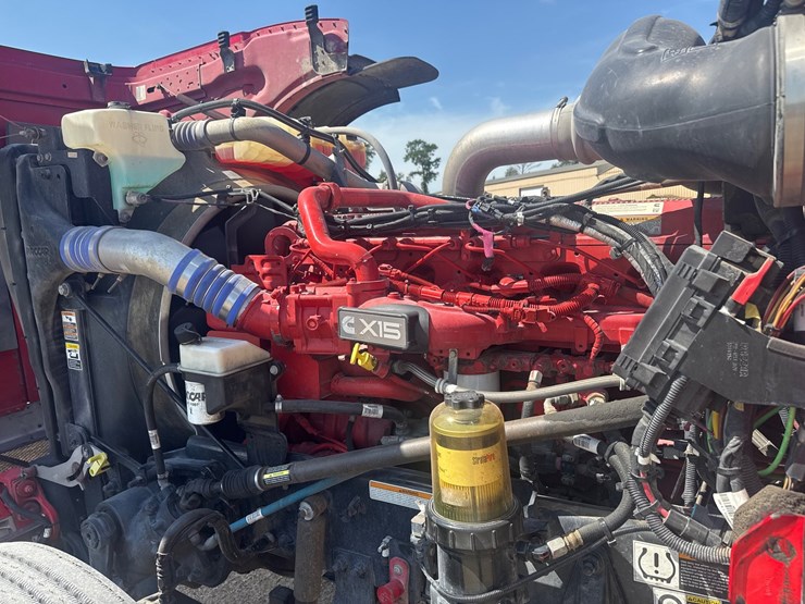 2021-peterbilt-389-image-31
