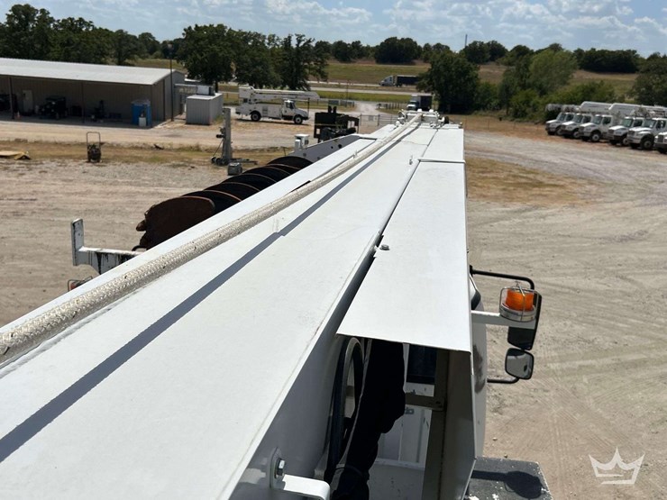 2019-freightliner-m2-106-image-33