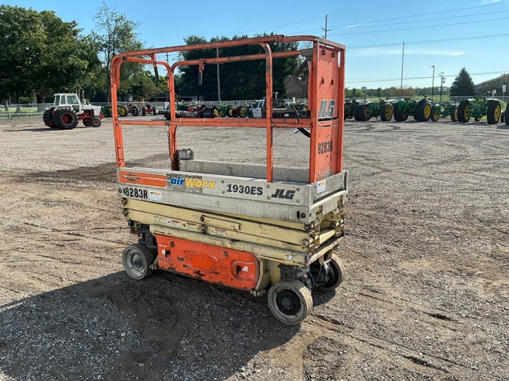 2007-jlg-1930es-image-4