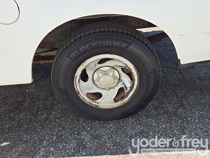 2001-ford-f150-xl-image-10