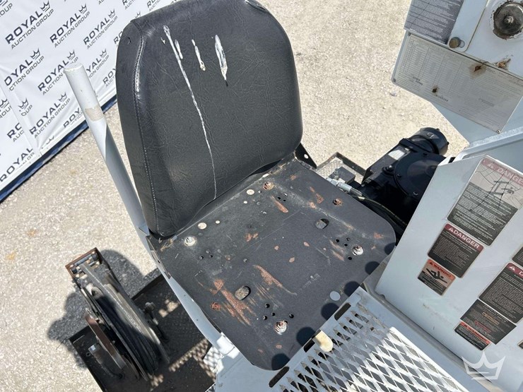 2019-freightliner-m2-106-image-32