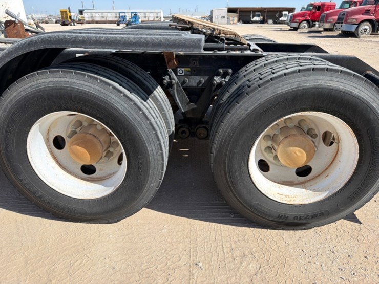 2014-kenworth-t800-image-10