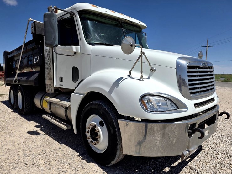 2008-freightliner-columbia-120-image-3