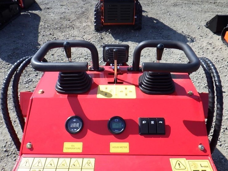 2026-sdlool-323tz-skid-steer-loader-image-11