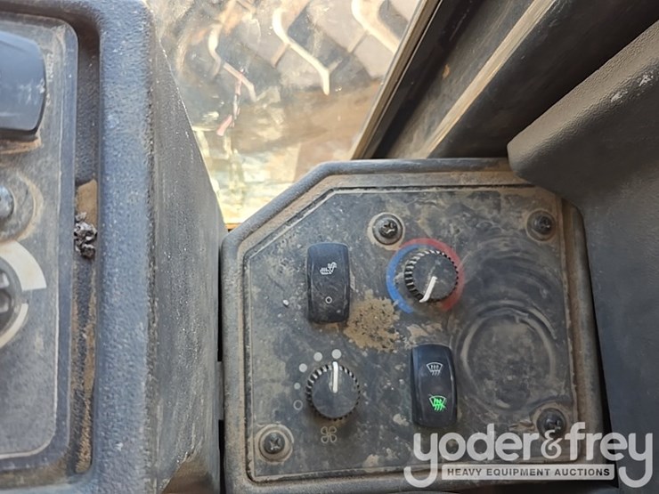 2016-deere-672gp-image-70