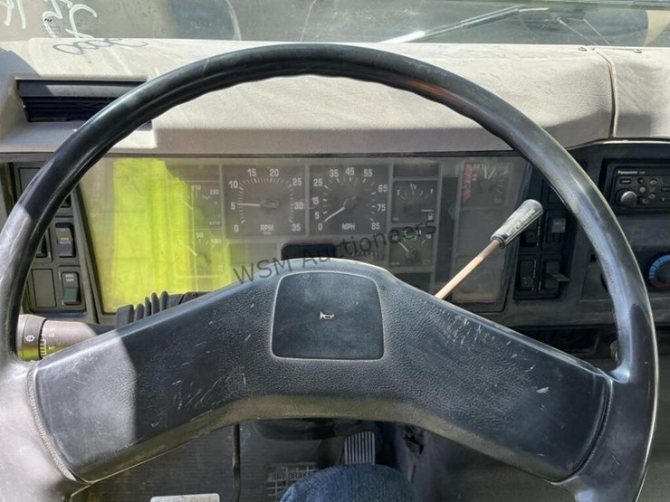 2000-international-8100-image-20