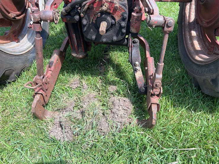 1955-farmall-300-image-14