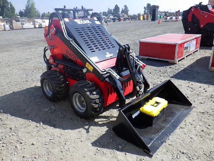 2026-sdlool-323tz-skid-steer-loader-image-4