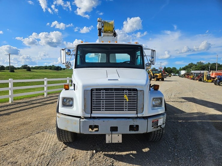 2002-freightliner-fl80-image-8