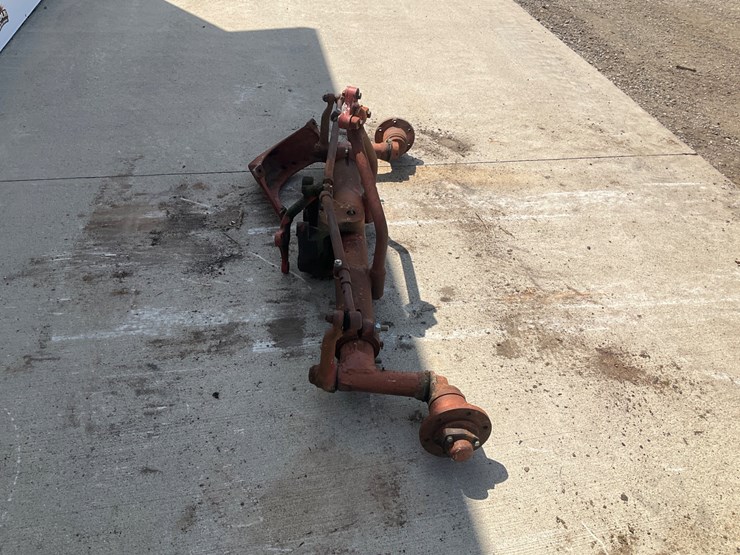 #5026-•-international-tractor-wide-front-axle-assembly-image-4