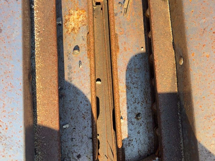 agco-630-hugger-corn-head,-6-row,-30"-image-8