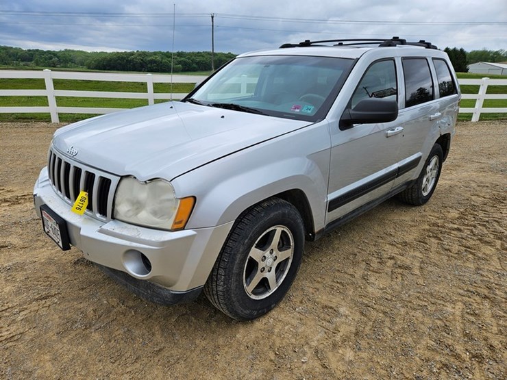 #60-•-2007-jeep-sport-utility-sedan-image-1