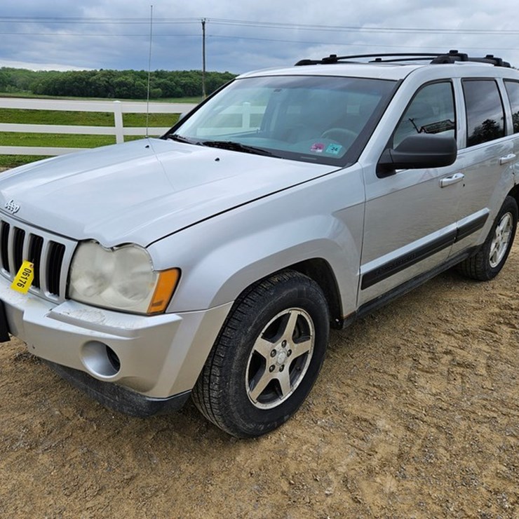 #60 • 2007 Jeep Sport Utility Sedan