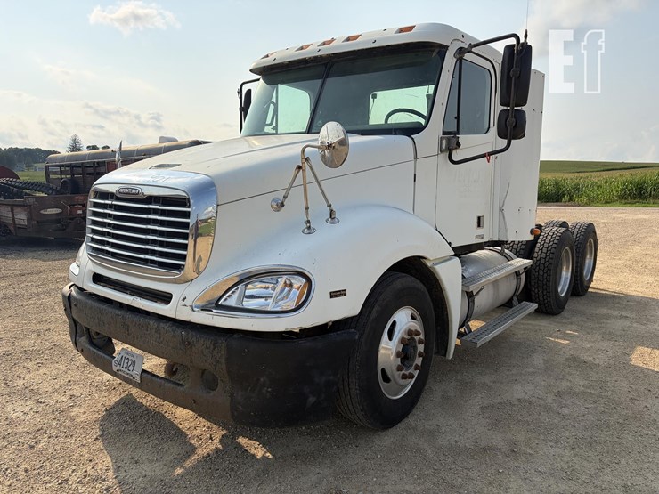 2002-freightliner-columbia-120-image-1