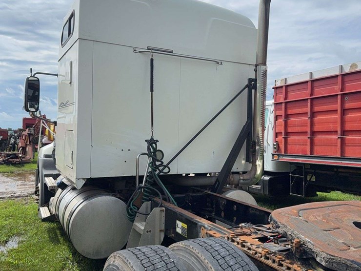 2013-mack-semi-model:-600cxu,-812,000-miles,-445hp,-11r22.5-tires,-semi-has-been-deleted-(no-def),-vin#-1m1aw07y4dm028607-image-15