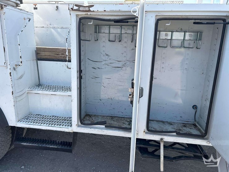 2019-freightliner-m2-106-image-29